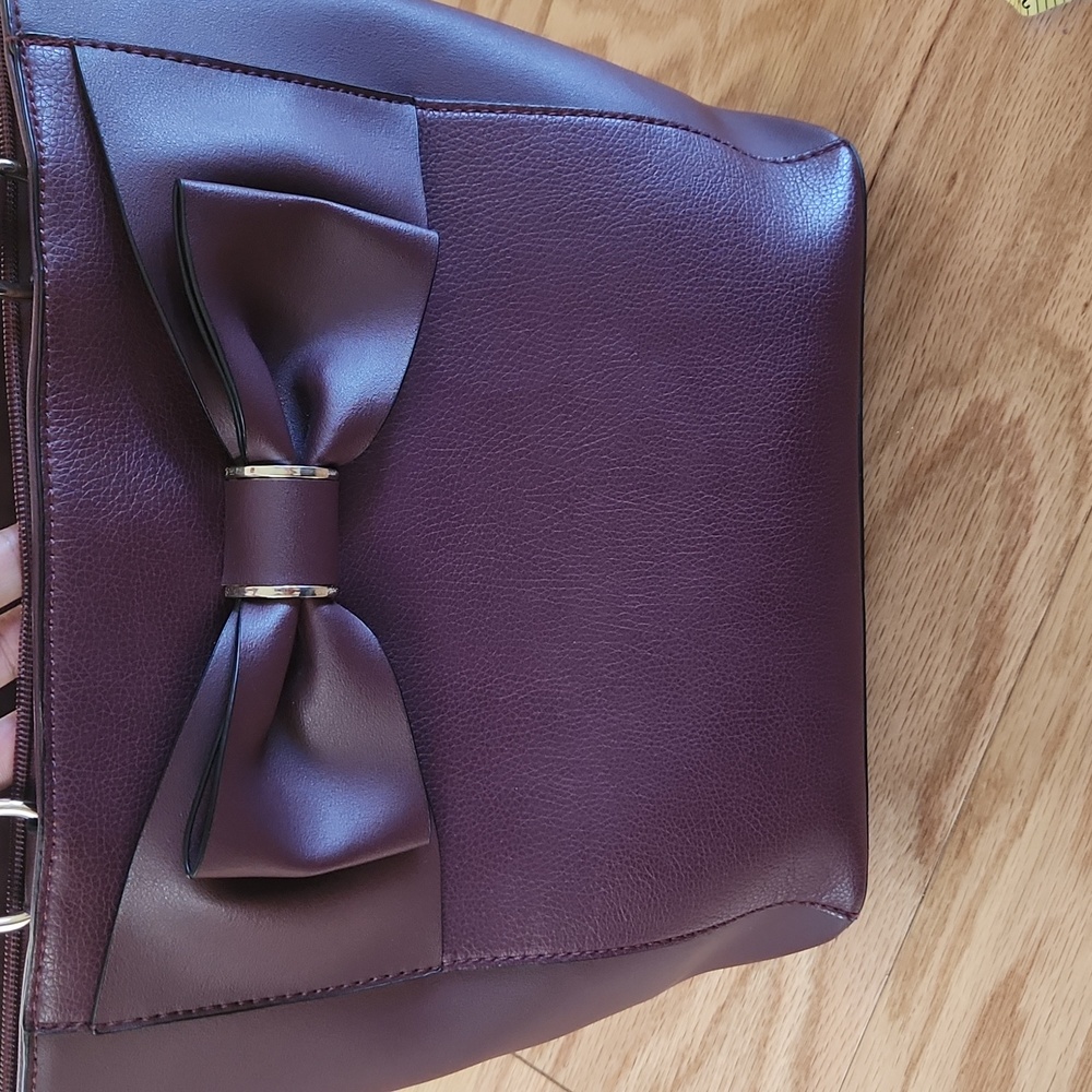 Elegant WineTote with Bow Detail - Picture 16 of 17